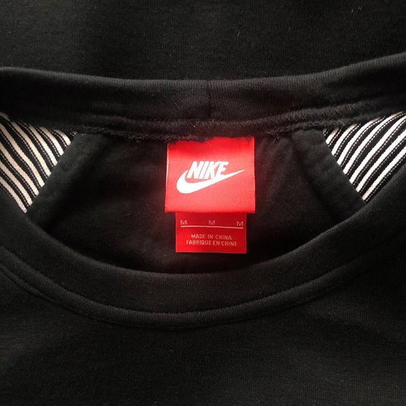 Nike Tech Sweatshirt with Accordion Sleeves in Black - Picture 5 of 7